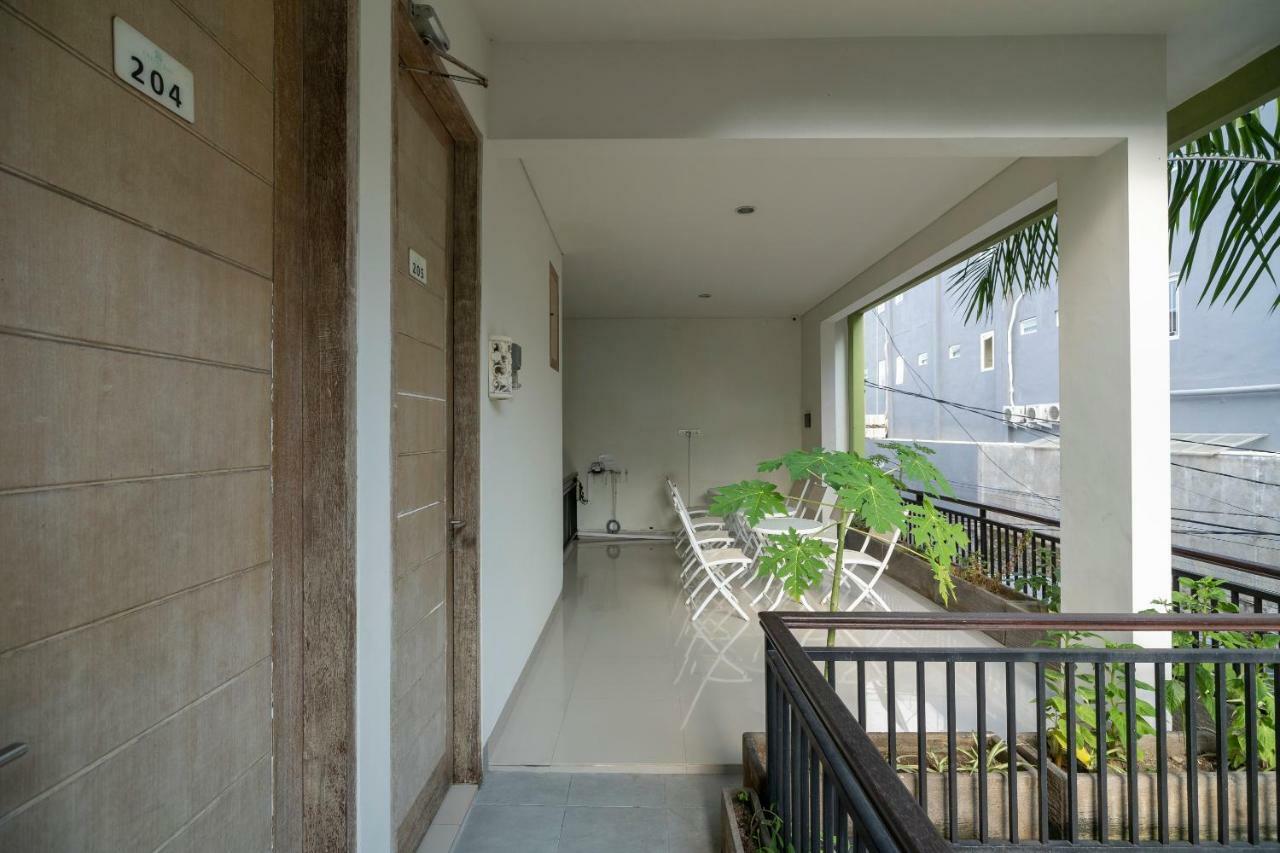 Oyo 697 Olivia Inn Denpasar レギャン エクステリア 写真