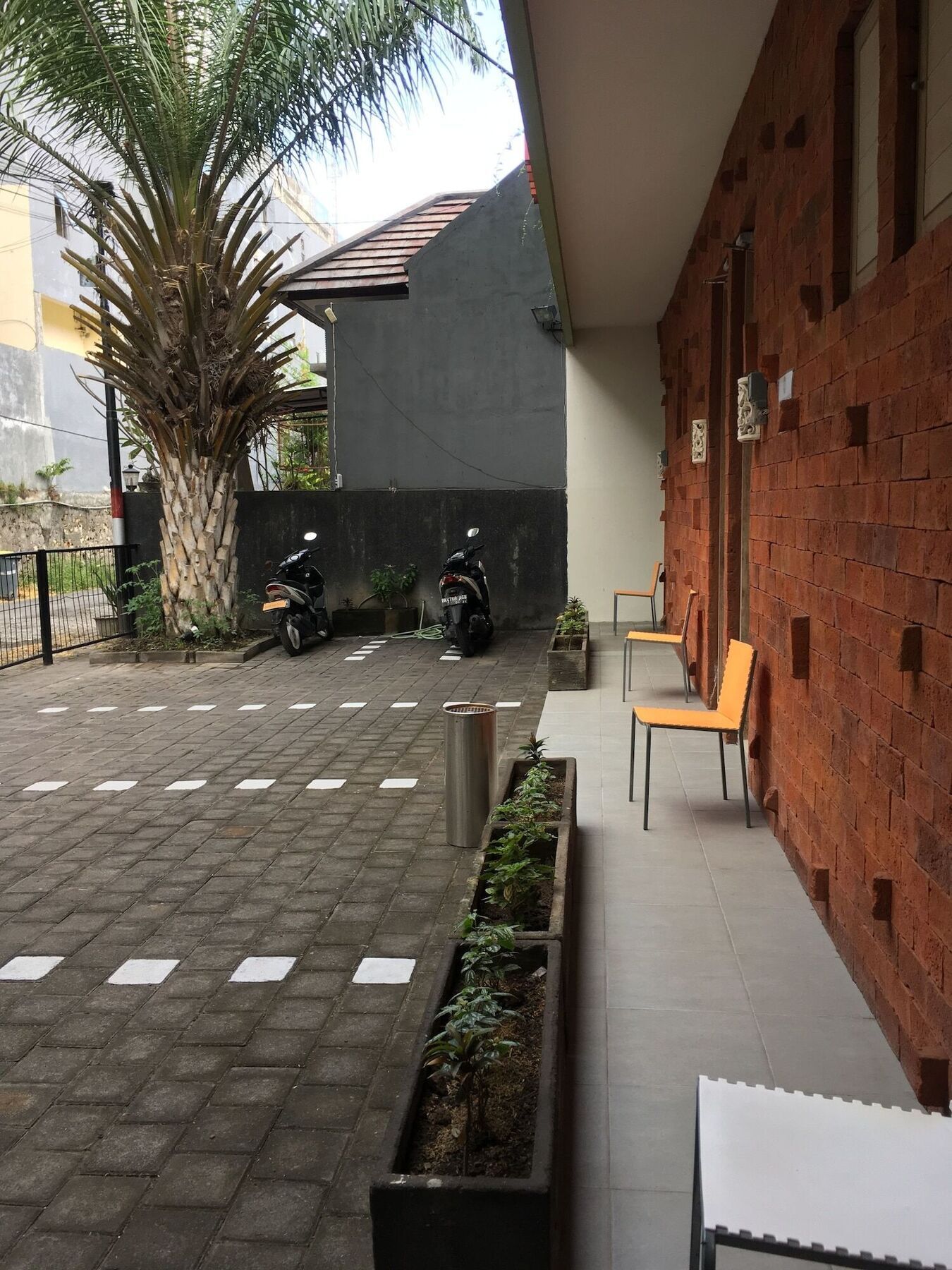 Oyo 697 Olivia Inn Denpasar レギャン エクステリア 写真